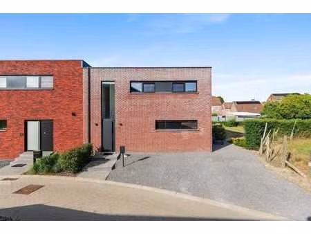 instapklare halfopen bebouwing met 3 slaapkamers en ruime...