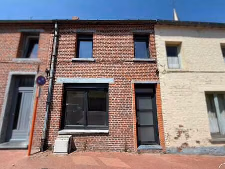 maison entièrement rénovée avec terrasse et jardin