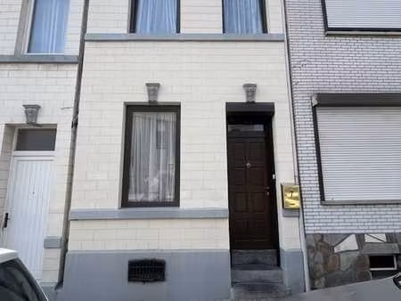 maison 2 façades chaleureuse et bien entretenue à herstal
