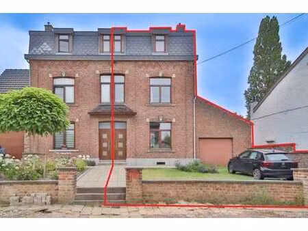 maison 3 façades avec jardin  garage et beau potentiel