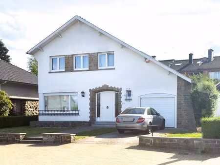 maison avec piscine intérieure