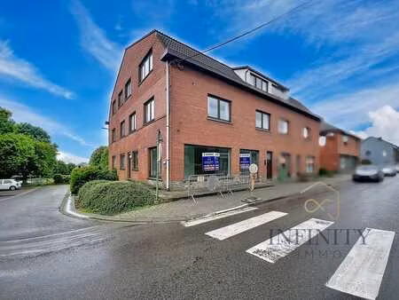 ensemble d'un appartement & rdc commercial - garage