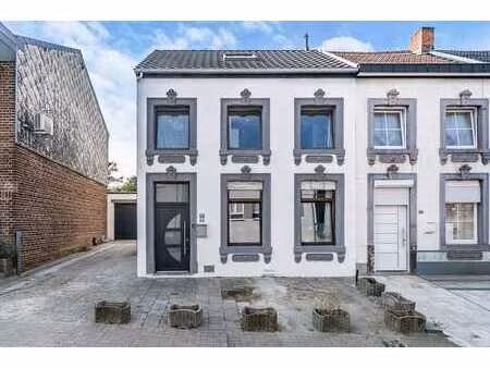maison 3 façades avec garage et jardin