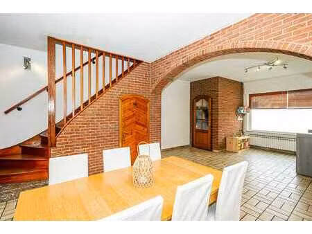 maison 4 chambres avec garage et beau jardin!