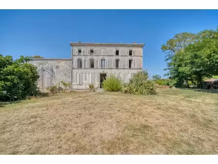 vente propriété 8 pièces 244 m² à saint-sever-de-saintonge (17800)  275 000 €
