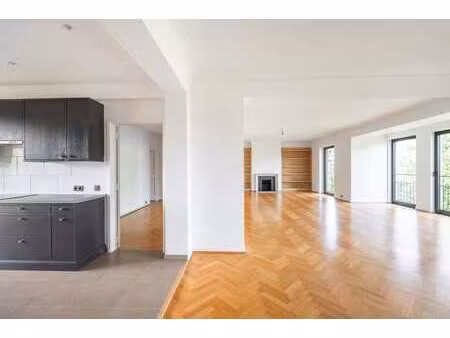 jardin du roi - apt de luxe 3 ch + terrasse+ parking