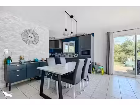 vente maison 5 pièces 100 m² à izon (33450)  288 000 €