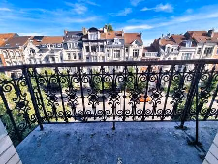 lumineux appartement dans une belle maison de maître