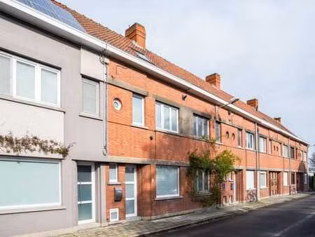 maison moderne clé en main avec jardin près du centre d'izeg