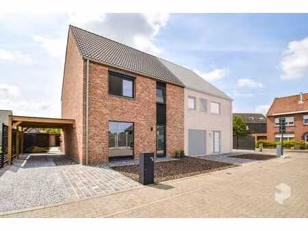 recente (bj. 2023) royale woning met 3 grote slpk en tui...