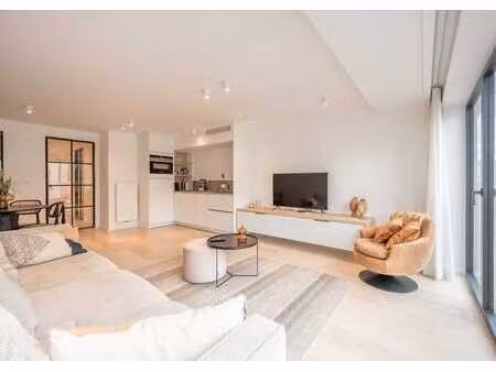 lumineux appartement rénové avec vue mer latérale
