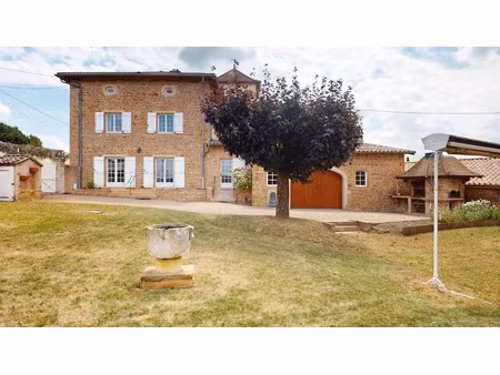 vente propriété 7 pièces 261.2 m² à charnay-lès-mâcon (71850)  380 000 €