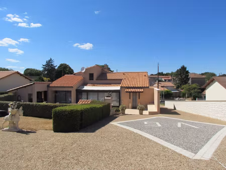 maison proche de ruffec bernac