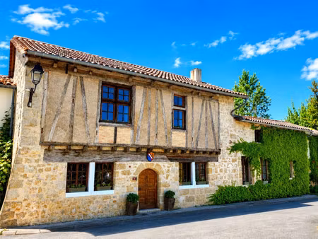 maison de luxe à vendre à lauzun