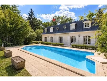 lamorlaye – maison de style mansart – piscine