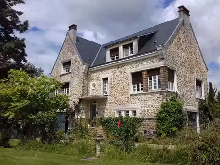 grande maison de village  maison d'amis  piscine et terrain !