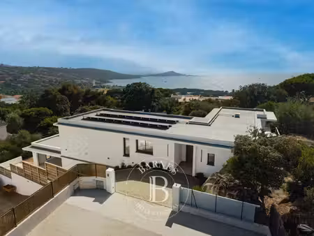 rive sud d'ajaccio  porticcio  villa contemporaine avec vue mer  4 chambre  piscine à...
