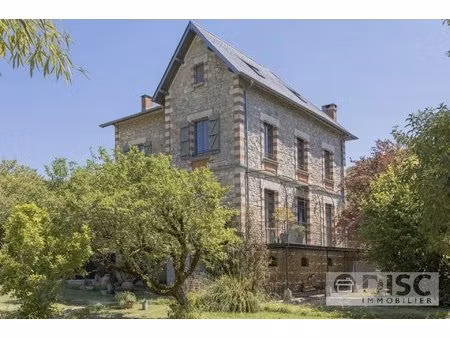 magnifique maison de maître entièrement rénovée avec jardin et piscine