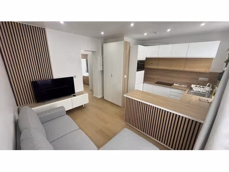 location meublée appartement 2 pièces 28 m² à puteaux (92800)  1 250 €