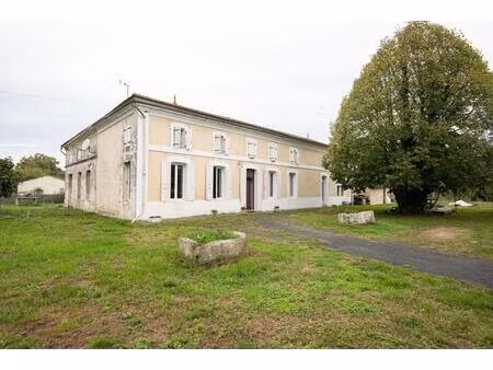maison charentaise 6 chambres sur un terrain de 5 600 m²