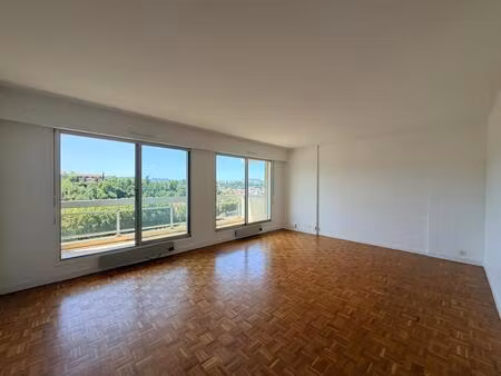spacieux t4 familial de 97 m² avec vue panoramique sur la saône