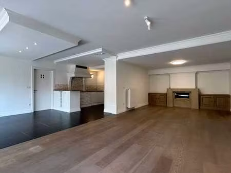 appartement au rez-de-chaussée avec 3 chambres à louer à zut