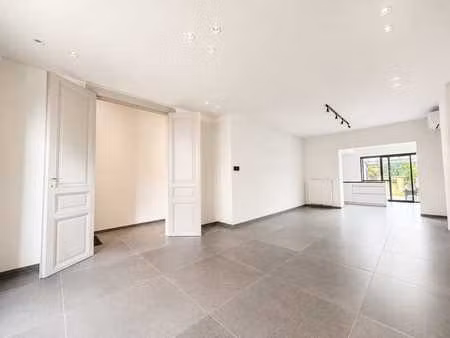 superbe maison de ville – 3 chambres et jardin - mons centre