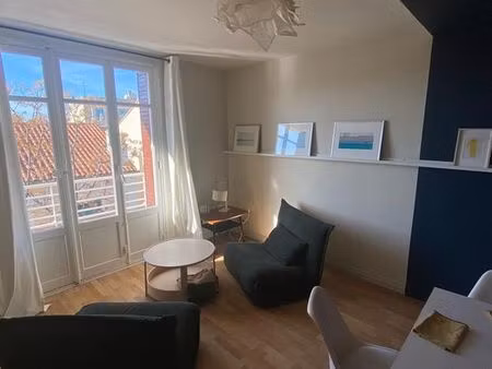 t2 meublé avec 2 balcons-toulon mourillon-idéal étudiant ou mobilité professionnelle
