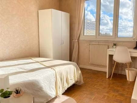 chambre 1 pièce 12 m²