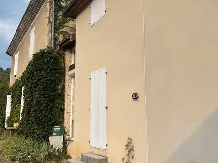 appartement 2p+c avec jardinet dans propriété 19eme
