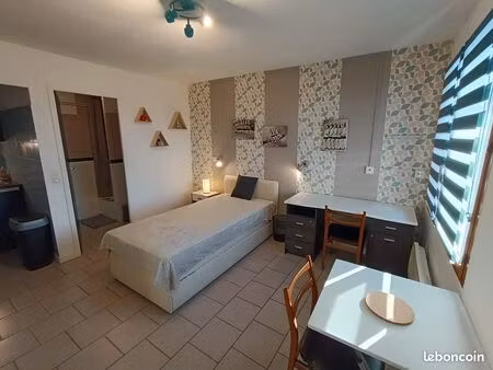 joli studio meublé tout inclus avec lave-linge