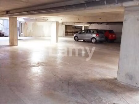 parking 5 m² reims