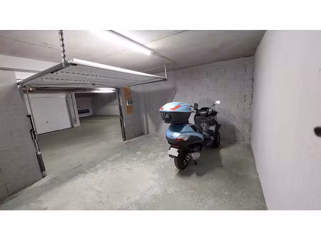 location parking 19 m² à le cannet (06110)  280 €