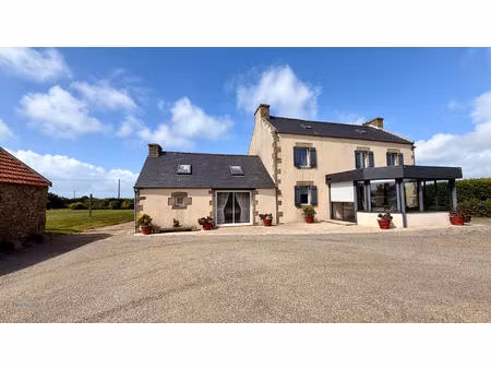 corps de ferme - 152 m2 - dépendances - 4520 m2 terrain - brélès