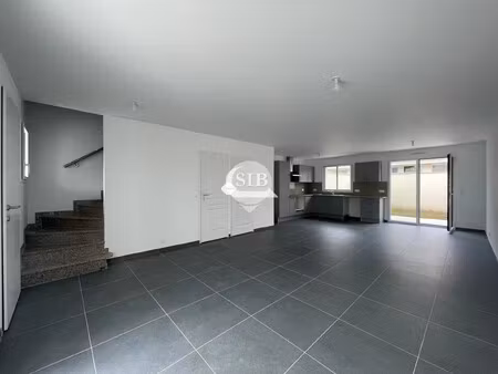 maison 4 pièces - loyer 1400 € + 8 €