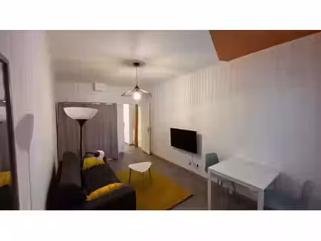 location appartement 1 pièce 25 m² à bédarrides (84370)
