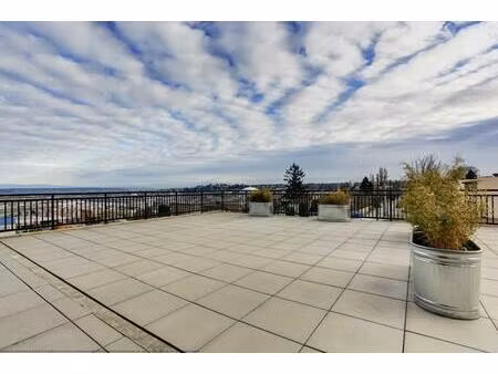 rare t2 lumineux à 150m du tramway avec alcôve et très grande terrasse de 40m² !