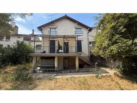 immeuble avec deux appartements