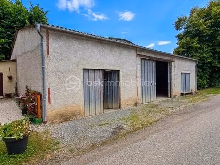 parking de 170 m² à durban-sur-arize