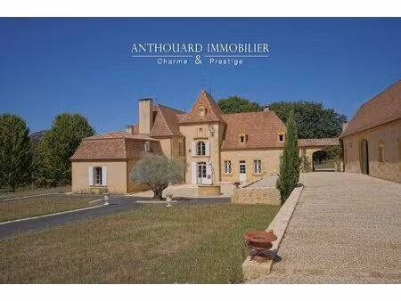château de famille  sur 23 5ha