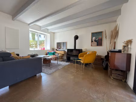 maison d'epoque située dans le secteur de villeneuve