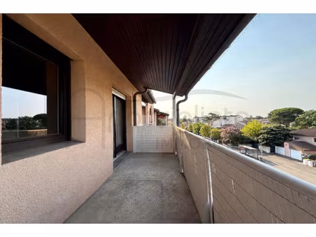 a louer blagnac centre t2 avec balcon dernier étage climatisé + garage