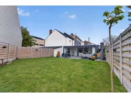 maison familiale prête à emménager  comprenant 2 à 3 cham...
