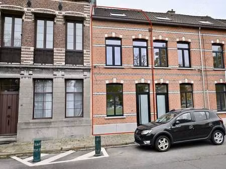volledig gerenoveerde woning met karakter !