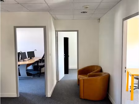 location local commercial