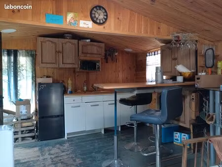 chalet autonome 20m2 plus dépendances avec 2500 m2 de terrain