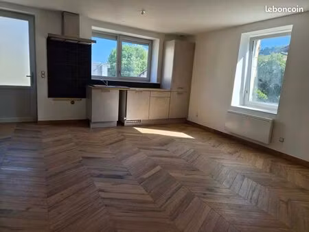 appartement t2 a beaujeu
