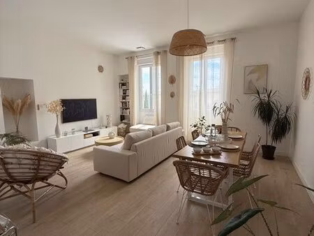 à louer • magnifique t3 meublé de 90m2 • secteur arènes de nîmes - musée de la romanité - 
