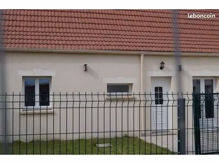 grand t2 mitoyen avec terrasse et jardin  près de lassigny  roye  noyon
