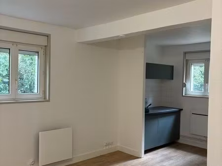 studiot rénové à louer